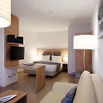 & Living Am Wartturm Hotel