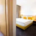 Hotel & Living Am Wartturm 3*