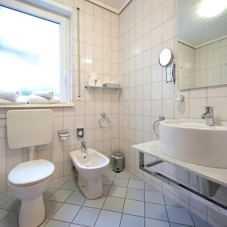 & Living Am Wartturm - & 3* Speyer