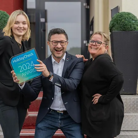 & Living Am Wartturm - & Hotel 3*