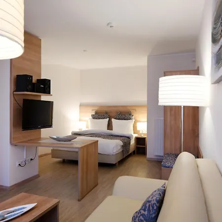 & Living Am Wartturm Hotel