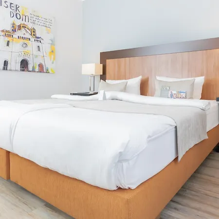 & Living Am Wartturm - & Hotell