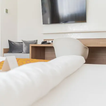 & Living Am Wartturm - & Hotel 3*