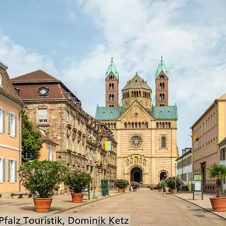 Hotel & Living Am Wartturm 3*