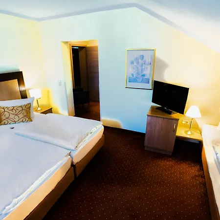 & Living Am Wartturm - &