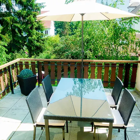 & Living Am Wartturm - & Hotell