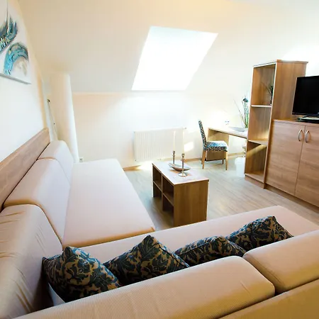 & Living Am Wartturm - & 3*