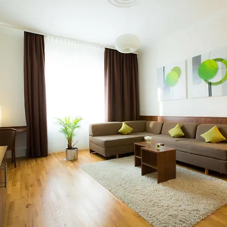 & Living Am Wartturm - & Hotel 3*