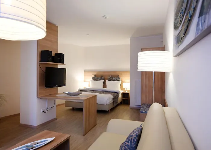 & Living Am Wartturm Hotel