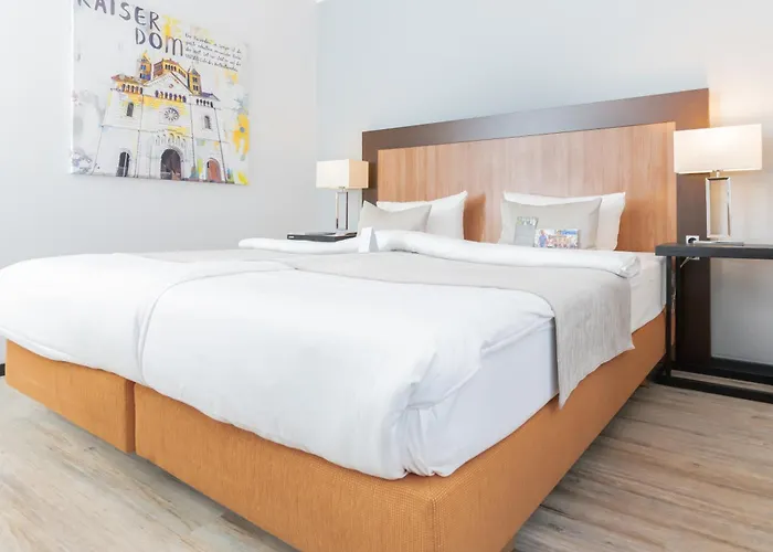 & Living Am Wartturm Hotel