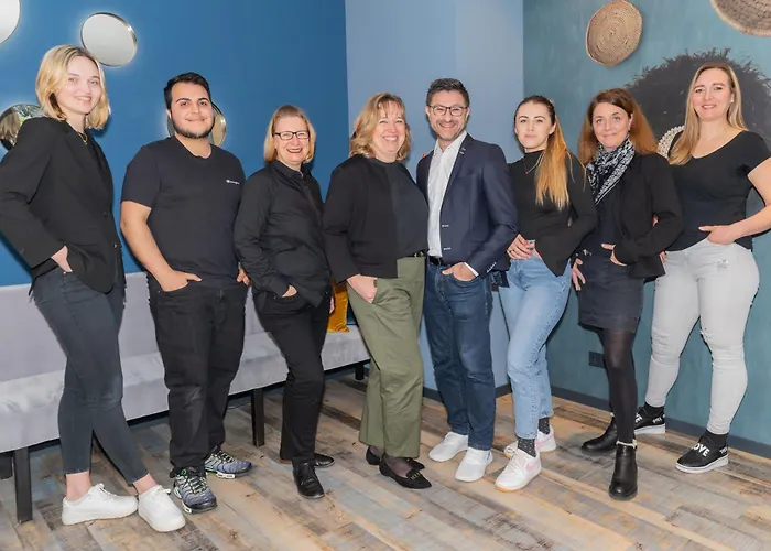 & Living Am Wartturm Spire