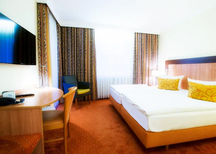 & Living Am Wartturm Spire