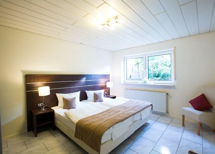 & Living Am Wartturm Spire