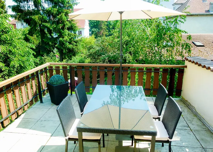 & Living Am Wartturm Hotel